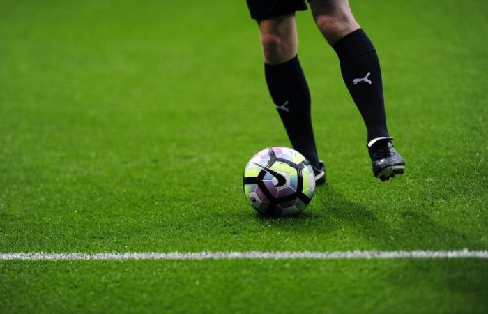 un footballeur décède après avoir été frappé par la foudre lors d’un match qui venait d’être interrompu