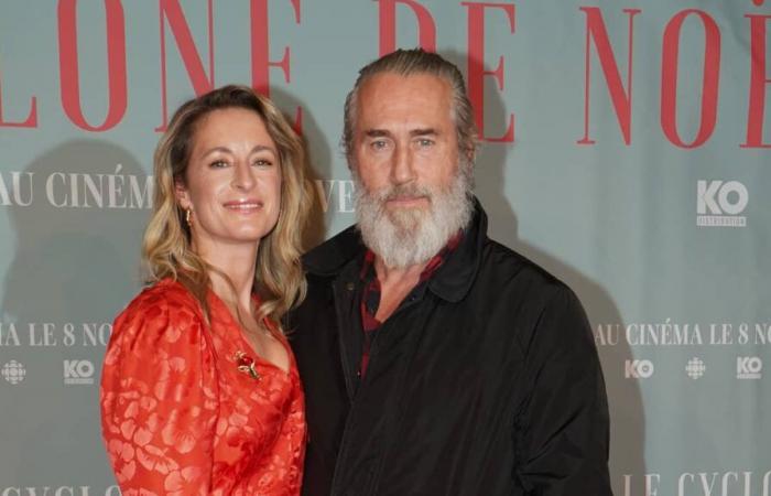 [PHOTOS] Rare sortie publique de Christine Beaulieu et Roy Dupuis sur le tapis rouge du film “Le Cyclone de Noël”