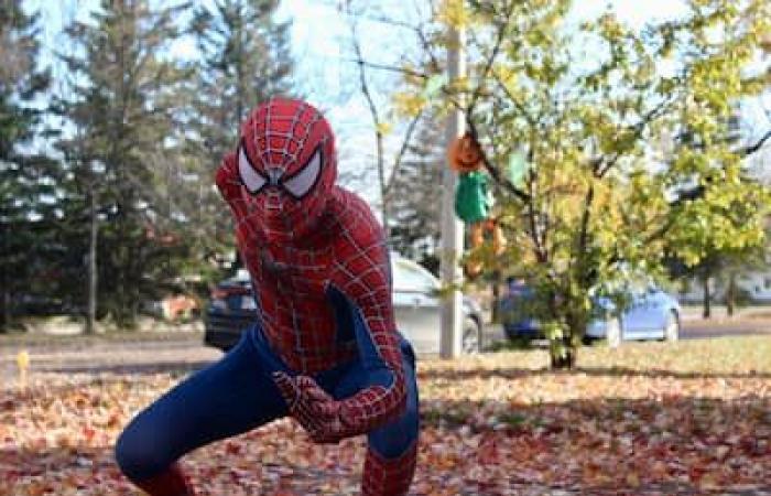 Spider-Man sème le bonheur au Saguenay