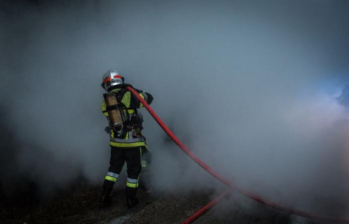 Début d’incendie dans une cimenterie classée Seveso, les pompiers luttent contre les flammes et “refroidissent le silo de l’extérieur”