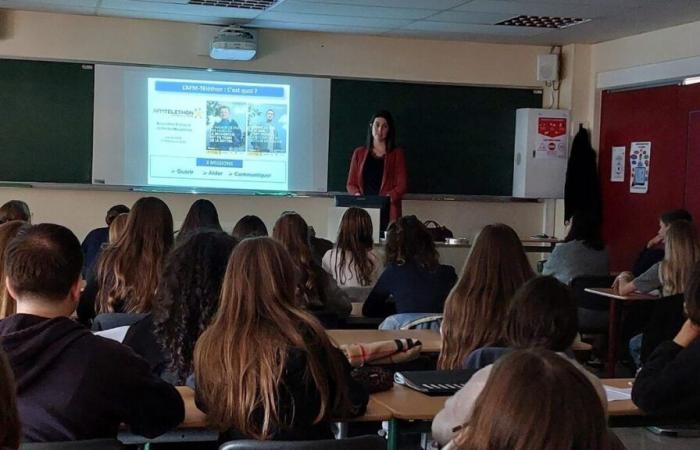 spécialiste des maladies génétiques, elle initie les adolescents aux espoirs des nouvelles thérapies