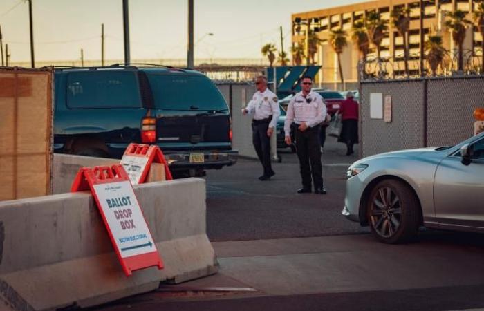 Agents armés, barrières en béton… en Arizona, bastion du complot, le niveau de sécurité augmenté (photos)