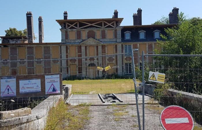 le château de Serquigny est désormais propriété de la commune pour faciliter sa reconstruction