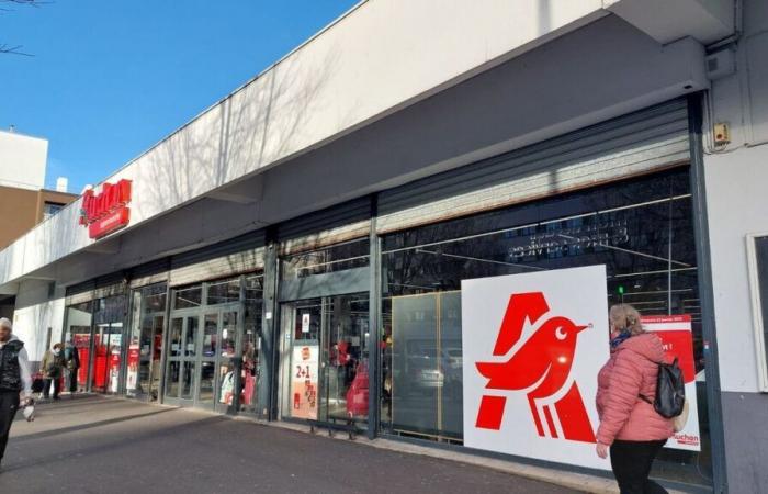 Suppressions d’emplois, fermetures de magasins… Auchan coupe au grand pas pour tenter de se relancer