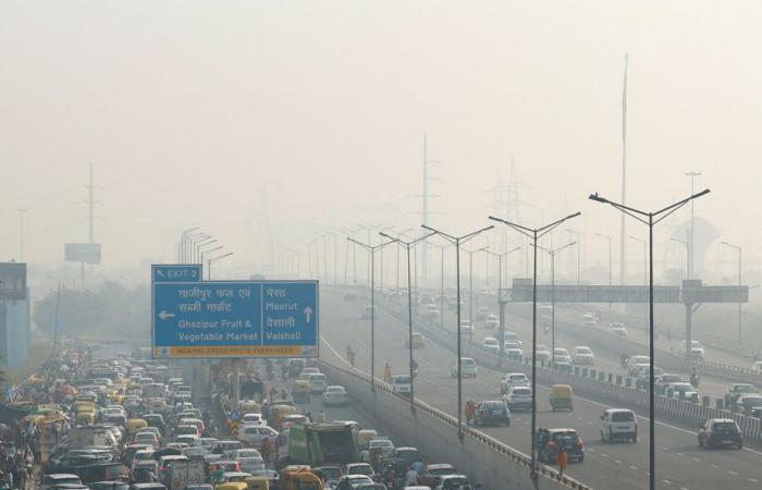 Noyée dans un épais nuage de pollution, New Delhi tousse dangereusement