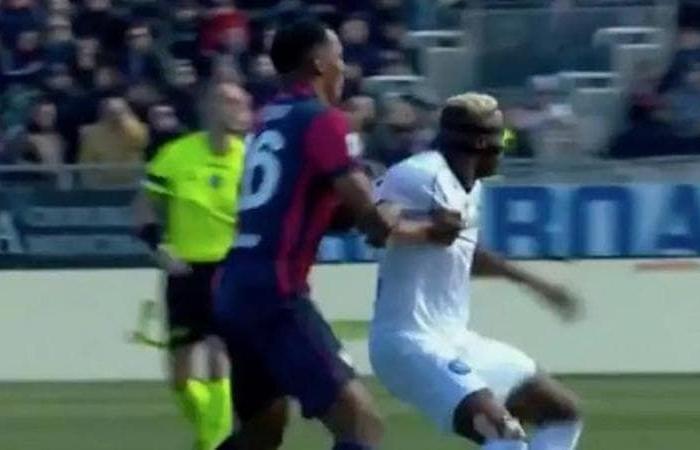 Des égratignures aux pincements, le jeu difficile du défenseur de Cagliari Yerry Mina