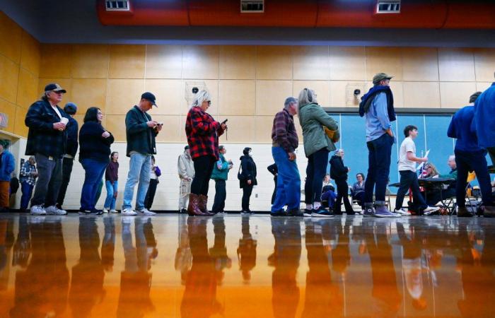 Les bureaux de vote ferment dans certains États ; taux de participation élevé dans le Maine toute la journée