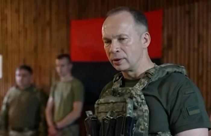 Le commandant en chef des forces armées ukrainiennes Syrsky se prépare au retrait des troupes de la région de Koursk