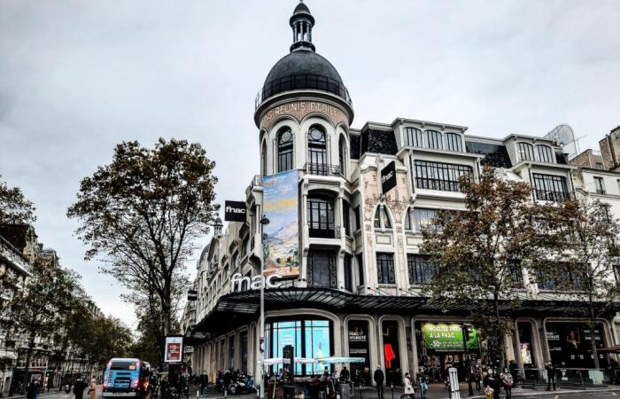 Clara Luciani en vitrine gratuite à la Fnac à Paris