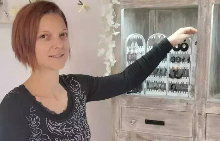 Petite-fille d’un sculpteur de renom, elle a ouvert son atelier de création de résine époxy à Sainte-Agnès