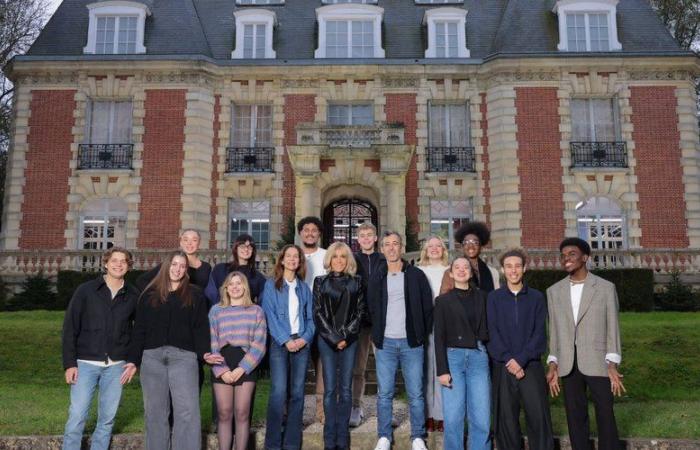 Brigitte Macron rend une visite surprise aux étudiants de la Star Academy pour défendre une cause qui lui tient à cœur