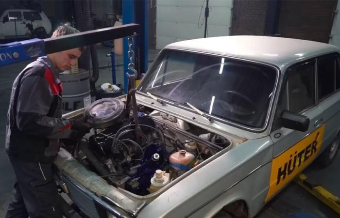 Une Lada prend la route avec un moteur de tronçonneuse V16 ! (+ vidéos)