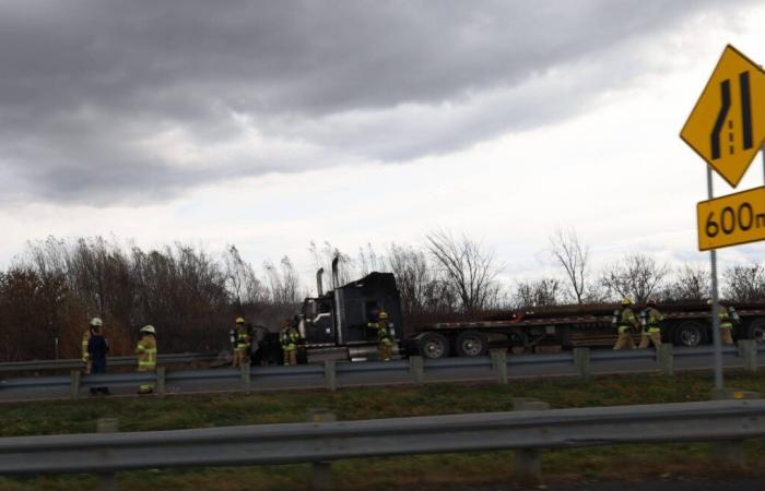 Le Journal Saint-François | Un 53 pieds en feu sur la 530 à Valleyfield