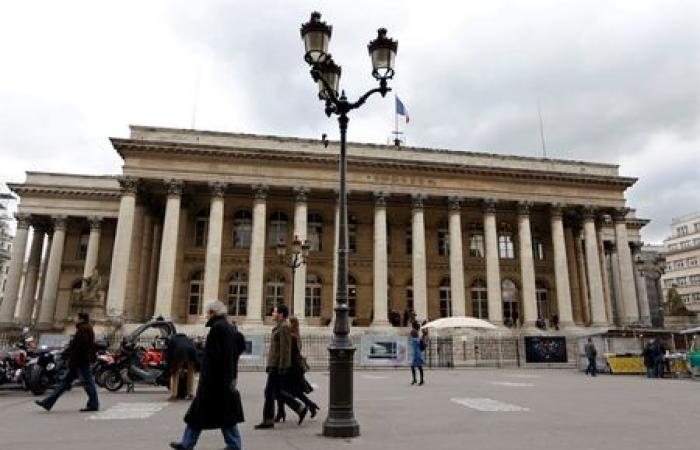 Paris termine ses montagnes russes dans le rouge après la victoire de Trump