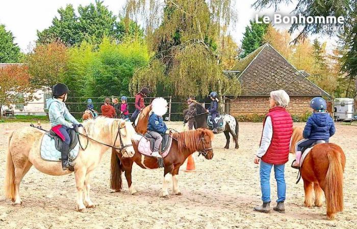 Monstres d’Halloween à cheval et dans les rues le 31 octobre (en photos)