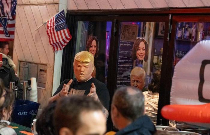 A Paris, le Harry’s Bar, qui organise un vote fictif, a choisi son président