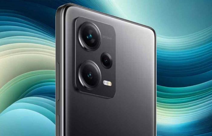 Sur Amazon, le Xiaomi Redmi Note 12 Pro Plus avec écran Amoled et 8 Go de Ram est disponible pour près de 250 €, mais il n’en reste plus beaucoup d’exemplaires