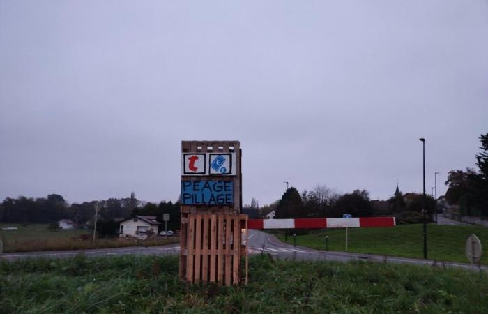 Pourquoi un faux péage a-t-il été installé au rond-point de Lully en Haute Savoie ?