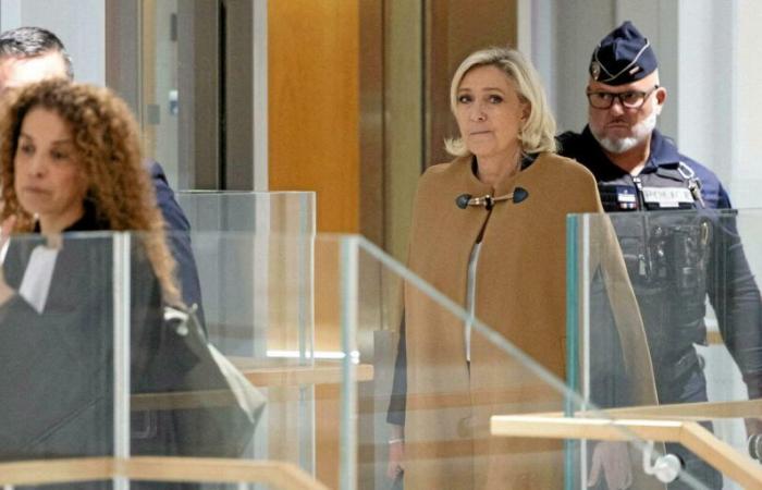 Marine Le Pen à son procès, entre combativité et découragement