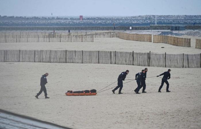 cinq corps découverts en mer et sur une plage en deux jours