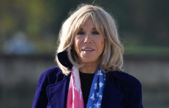 Brigitte Macron se dévoile avec une tenue qui “vaut son pesant d’or”