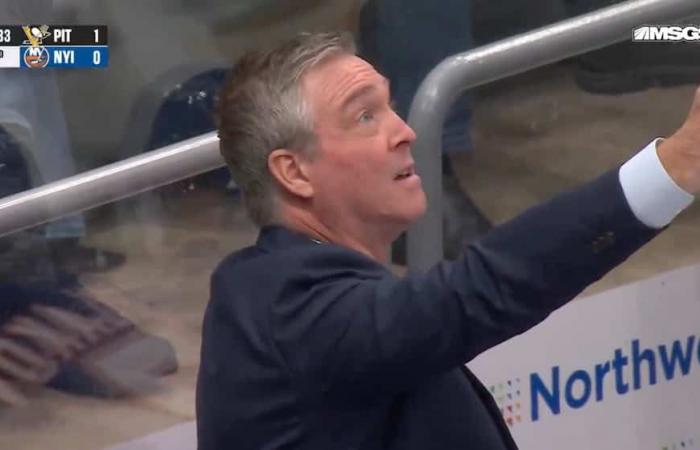 Patrick Roy furieux après un (encore) but controversé