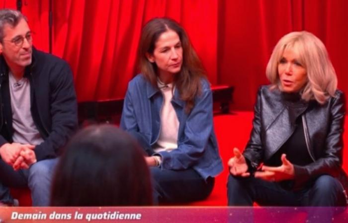 Brigitte Macron rend visite aux étudiants de la « Star Academy » (photos)