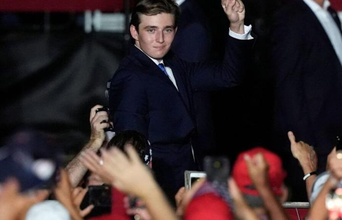 Le fils de Donald Trump, Barron, affiche un physique stupéfiant alors qu’il domine ses parents lors de la déclaration de victoire