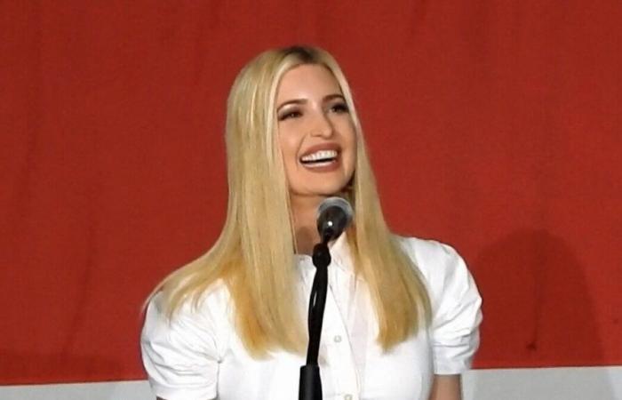 Ivanka Trump en mauvais termes avec son père Donald ? Cet incroyable look de velours bleu qui semble en dire long