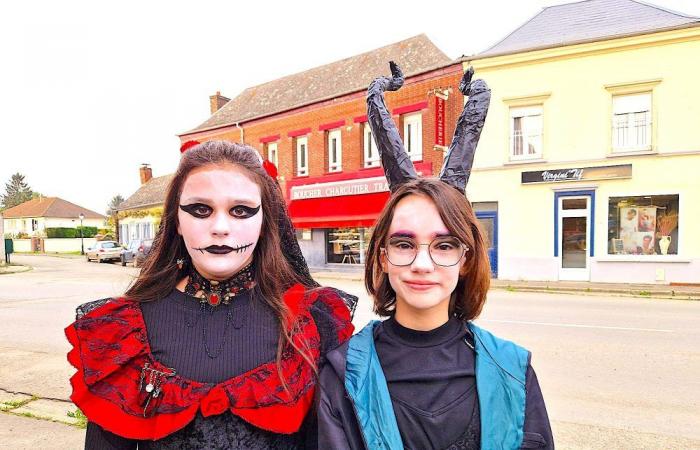 Monstres d’Halloween à cheval et dans les rues le 31 octobre (en photos)