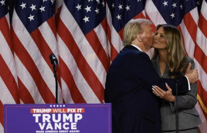 en vidéo, Donald Trump embrasse Melania pendant son discours