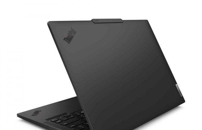 Promo 999 € Lenovo ThinkPad P14s Gen 5 (21ME000RFR), PC portable multimédia 14″ facile à transporter AMD Ryzen 7 8840HS RAM 32 Go SSD 1 To sans Windows