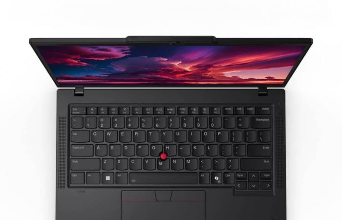 Promo 999 € Lenovo ThinkPad P14s Gen 5 (21ME000RFR), PC portable multimédia 14″ facile à transporter AMD Ryzen 7 8840HS RAM 32 Go SSD 1 To sans Windows