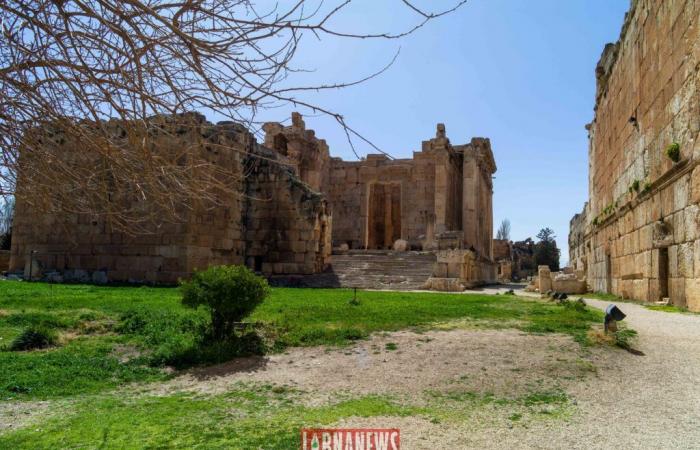 Israël frappe le quartier gréco-catholique de Baalbeck et un missile frappe un parking près de ruines historiques