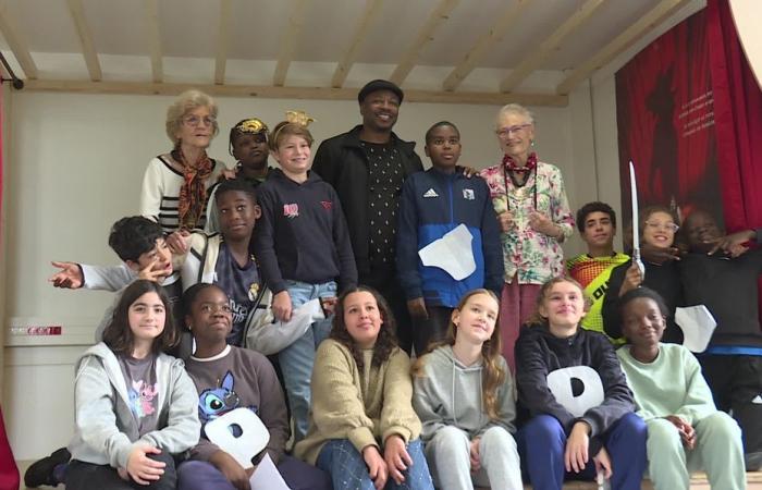 “Je suis un rappeur qui aime écrire”, MC Solaar en cours de français avec des élèves du collège Jean Perrin