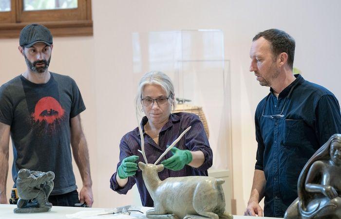 Dans les coulisses de la nouvelle galerie d’art inuit du Musée des beaux-arts de Montréal