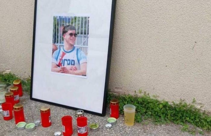 Un millier de personnes défilent en hommage à Nicolas, le rugbyman tué devant une discothèque en Ardèche