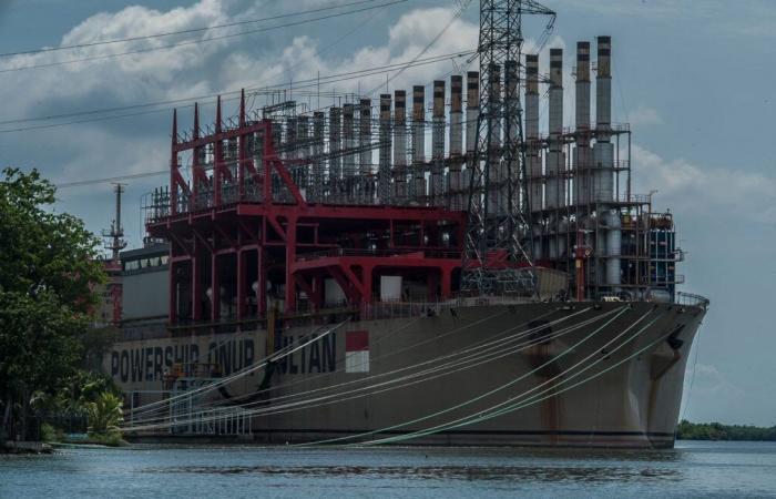 Un bateau « centrale électrique » filmé à Valence avant les inondations ? Cette théorie virale de TikTok est fausse