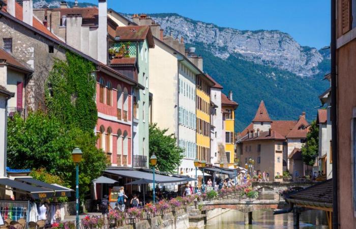 Annecy, submergée par les meublés de tourisme, va « réoxygéner » sa vieille ville