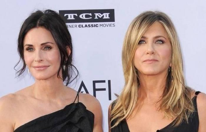 Courteney Cox révèle l’intéressante collection de Jennifer Aniston dans “Friends”