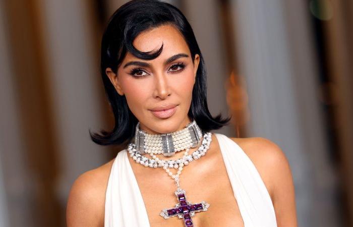 Kim Kardashian offre sa première sortie publique au célèbre collier avec croix de la princesse Diana