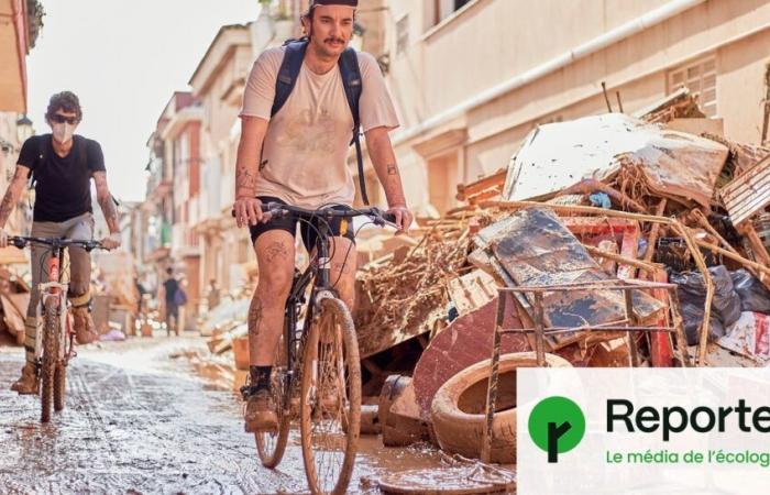 En Espagne, l’entraide à vélo après les inondations