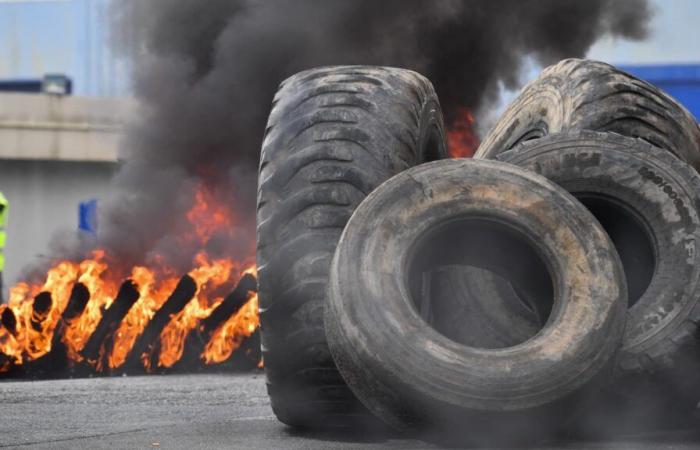 Les salariés de Michelin à Cholet en grève contre la fermeture de leur usine