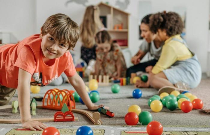 un jeune animateur fait une dérapage en montrant des gestes choquants aux enfants dont il s’occupe