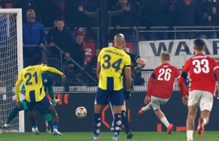 Fenerbahçe perd contre l’AZ Alkmaar ! Quatre buts, penalty manqué