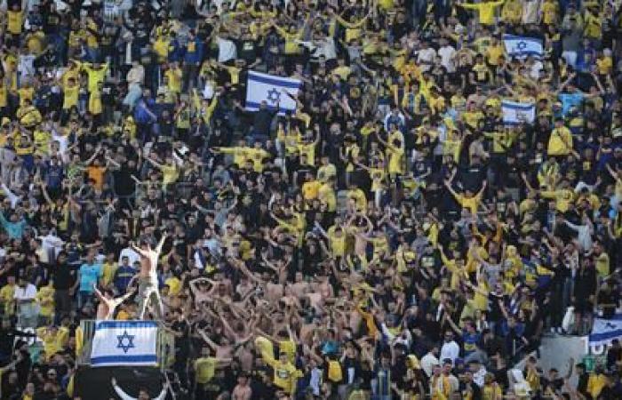 “50 Arabes nous attendaient avec des couteaux et des gourdins”, déclarent des supporters de football israéliens à Amst