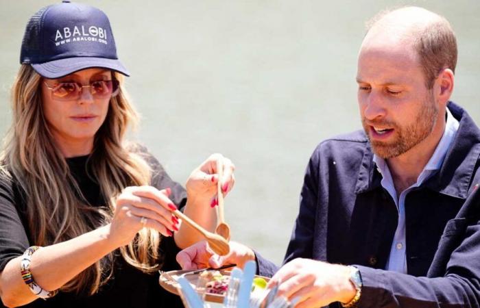 Le prince William mange du poisson grillé avec Heidi Klum en Afrique du Sud