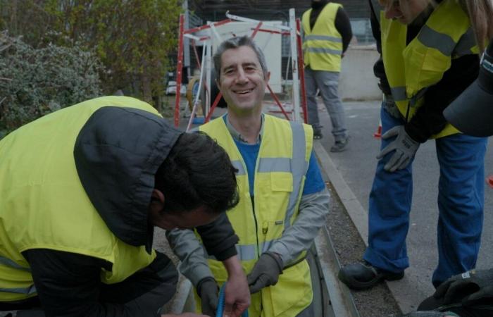 François Ruffin et Gilles Perret filment la tournée prolétarienne en France d’une Cruella preppy