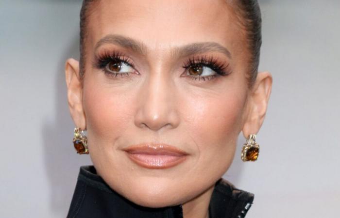 Jennifer Lopez affiche une nouvelle coiffure XXL idéale après 50 ans