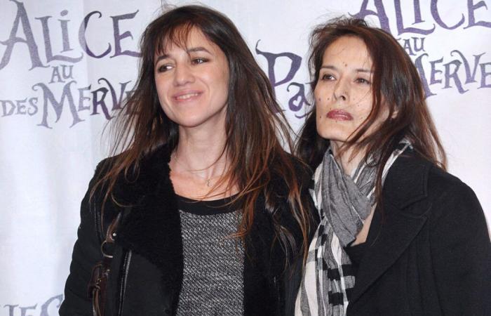 Bambou évoque sa relation avec Charlotte Gainsbourg, sa “petite soeur”